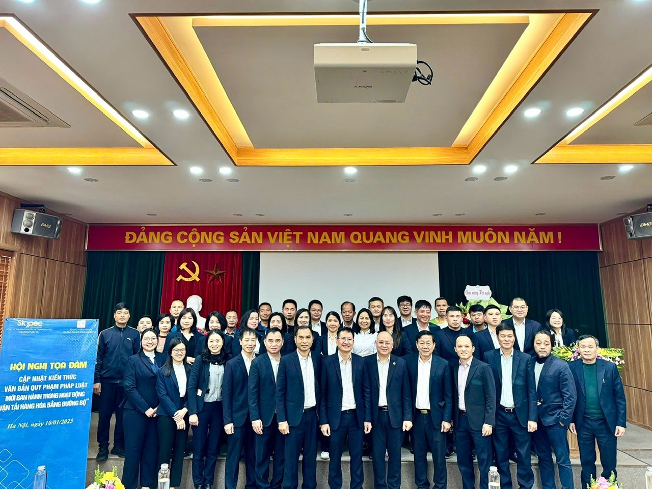 VAAST cử cán bộ tham gia Hội nghị Tọa đàm trong hoạt động vận tải đường bộ giữa chuyên gia Quản lý Nhà nước - Doanh nghiệp vận tải - Cơ sở giáo dục đào tạo